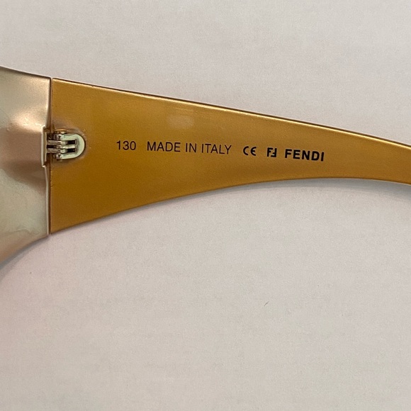 FENDI SUNGLASSES - Picture 9 of 10